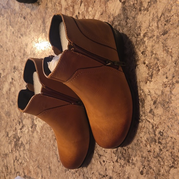 Propet boots - Picture 3 of 6